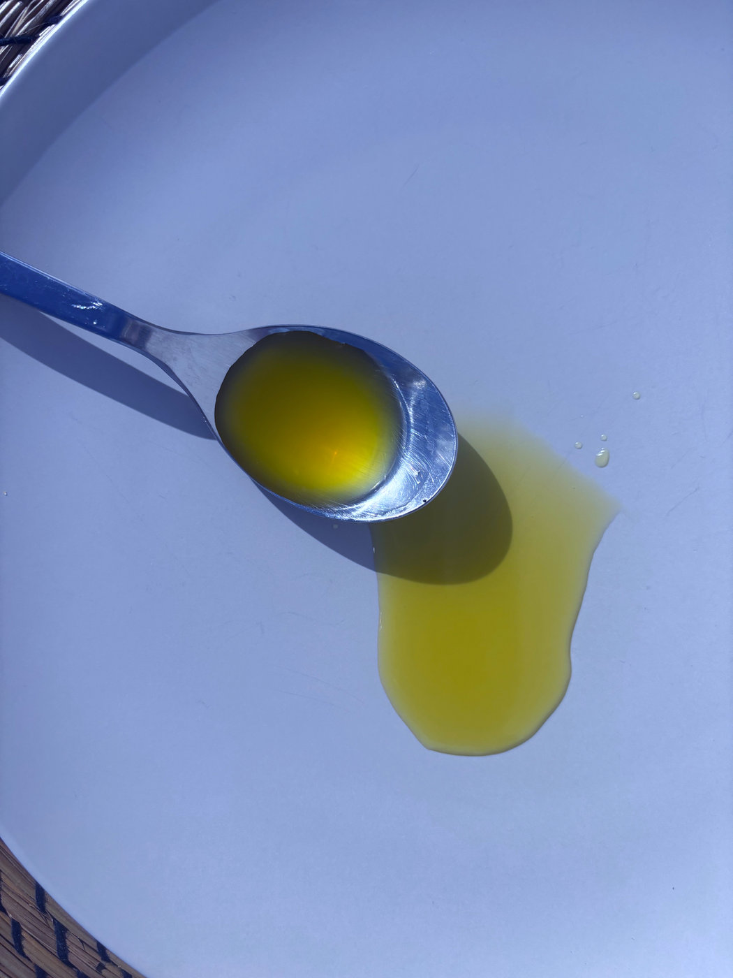 Jak degustować oliwę extra virgin? Prosty przewodnik po smaku i jakości