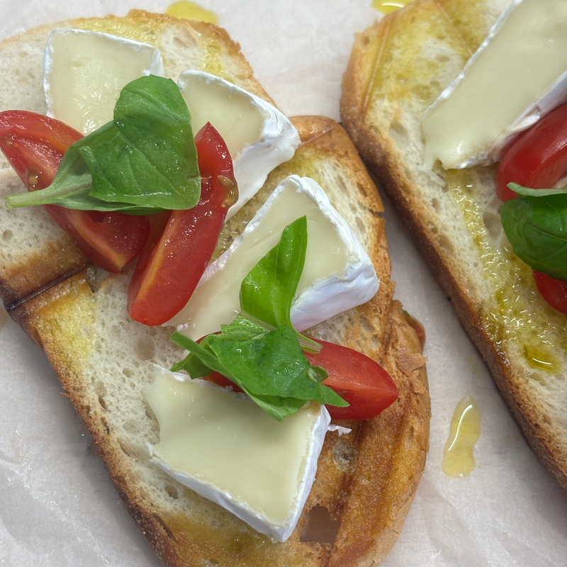 Bruschetta na letnie spotkania.